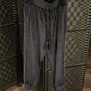 Victoria’s Secret Black velour sweat pants Size Large